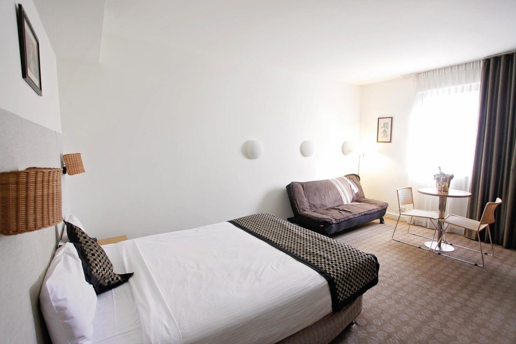 Golden Pebble Hotel Wantirna Oda fotoğraf
